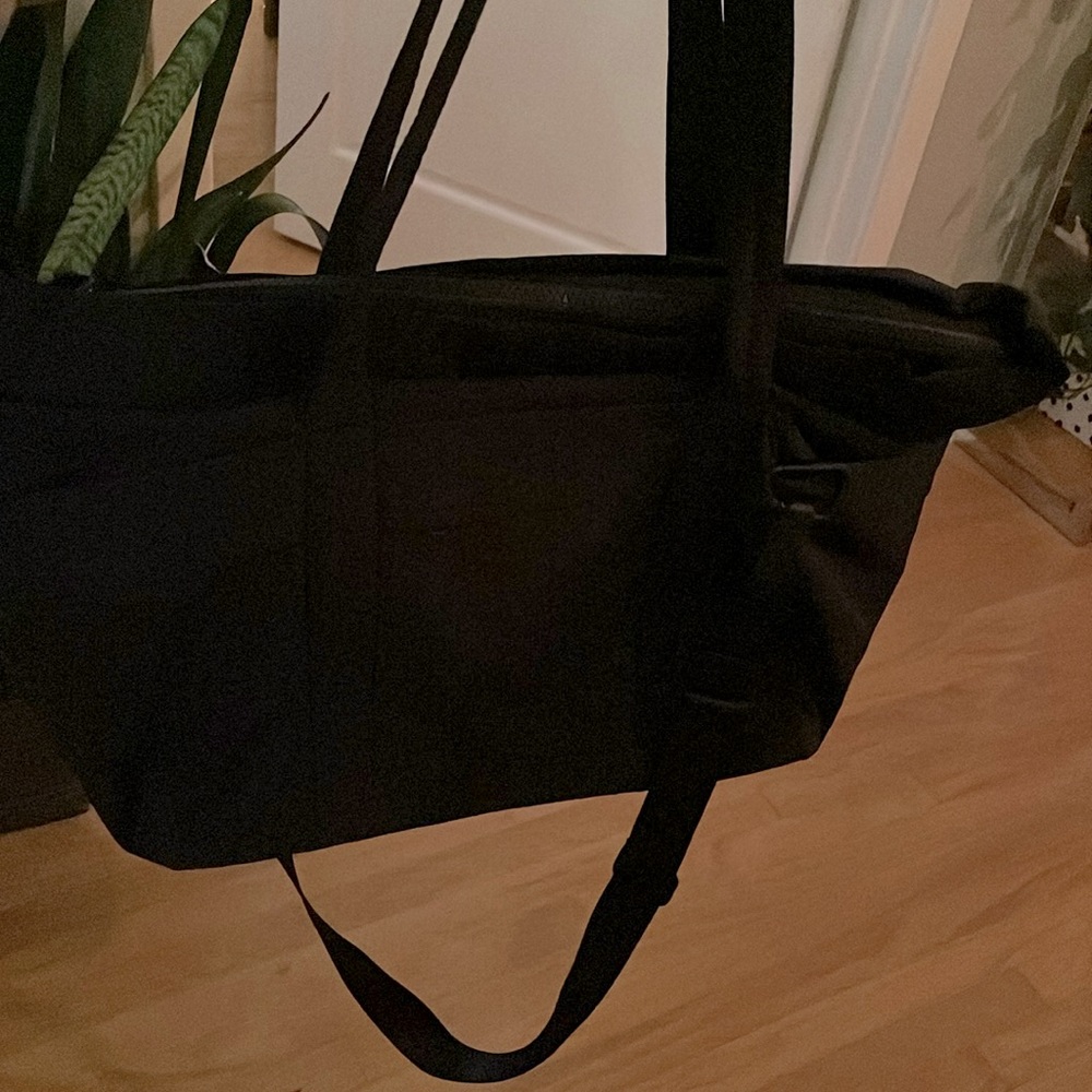 Like new XL Lululemon tote bag